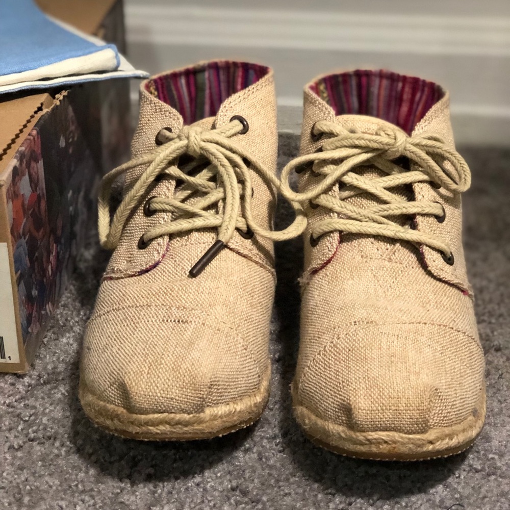 TOMS - Picture 2 of 5